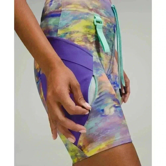 Lululemon Women's Cargo SHR Hiking Shorts 8" 4 Altered Nature Multi Carabiner - Picture 6 of 13